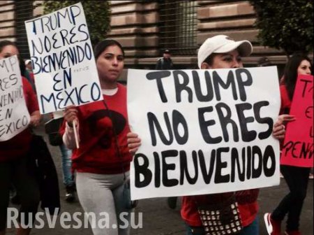 В Мексике противники Трампа построили «стену» из коробок у посольства США (ФОТО, ВИДЕО)