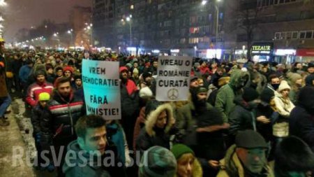 В Румынии возобновились многотысячные антиправительственные протесты (ФОТО, ВИДЕО)