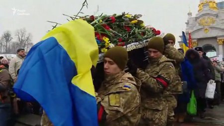 Гробы и стон на Майдане: в Киеве попрощались с убитыми под Авдеевкой карате ...