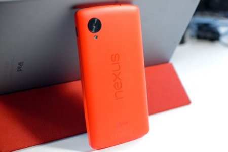Красный LG Google Nexus 5 может поддерживать LTE и продаётся лишь за 10 тысяч рублей