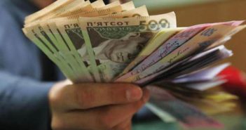 Госстат: Средняя зарплата в Украине за год увеличилась на 18%