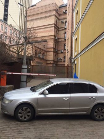 Автомайдан заблокировал выезд из Соломенского суда