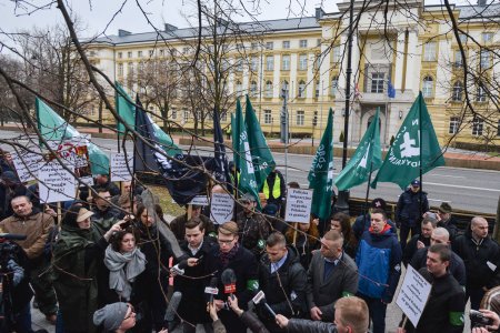 Безграмотный безвиз: фонды Сороса предупреждают Киев о возможной отмене свободного режима с ЕС