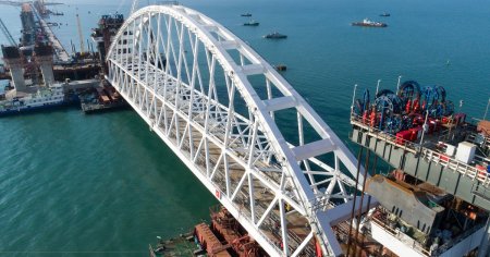 Железнодорожная арка Керченского моста уже доставлена к фарватеру
