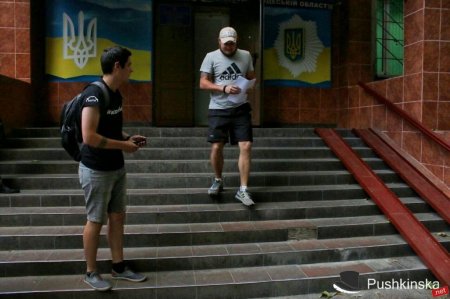 Гопники-«активисты» в Одессе вытерли ноги о флаг Сирии