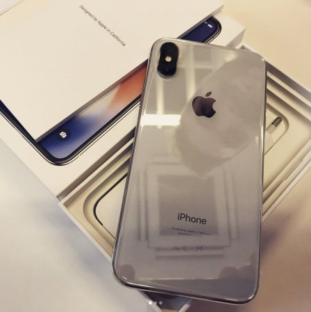 В Сети появились первые кадры распаковки нового iPhone X