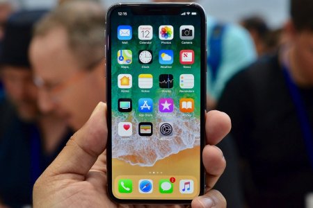 Apple признала наличие проблем с экраном iPhone X