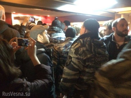 Сорван показ фильма об украинских карателях, сторонники Новороссии задержаны полицией (ФОТО, ВИДЕО)