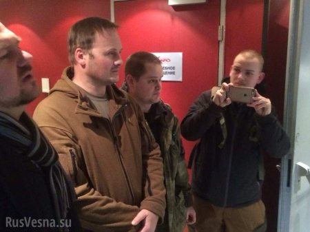 Сорван показ фильма об украинских карателях, сторонники Новороссии задержаны полицией (ФОТО, ВИДЕО)