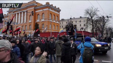 В Киеве сторонники Саакашвили вышли на марш за импичмент Порошенко