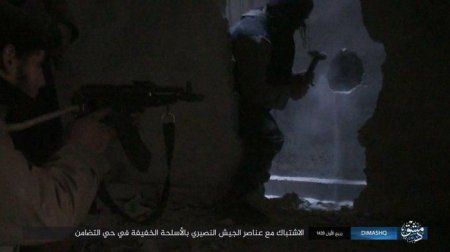 "Исламское государство" одновременно ведет бои с сирийской армией и исламистами на юге Дамаска