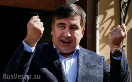 «Заткнись и слушай моего адвоката», — Саакашвили пришел в Генпрокуратуру, но отказался идти на допрос (ВИДЕО)