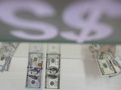 Доллар уже без союзников, а рублю не дает укрепиться Минфин