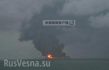У берегов Китая горит танкер, есть угроза взрыва (ФОТО)