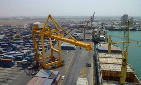 Саудовская коалиция пропустила судно с кранами в йеменский порт Ходейда