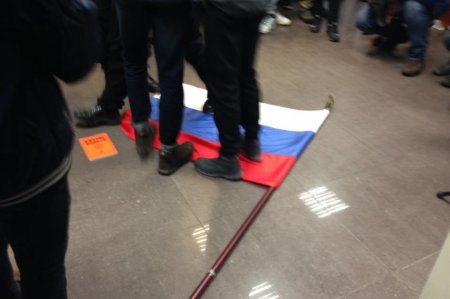 В Киеве радикалы напали на здание Россотрудничества, в котором дети репетировали "Ревизора"