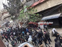 Жители сирийской Думы вышли на улицы, чтобы призвать боевиков к примирению