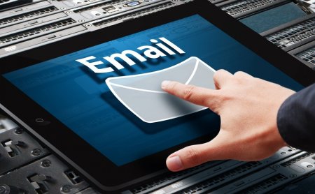 Половина владельцев email почты оказалась под угрозой