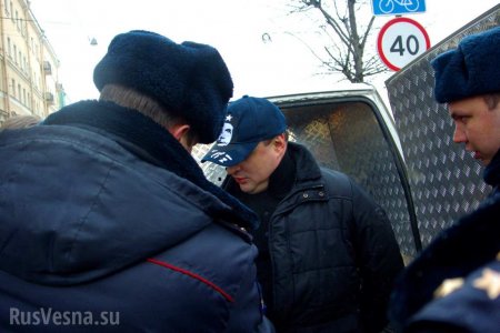 Пикет с флагом Украины в Петербурге окончился потасовкой (ФОТО)