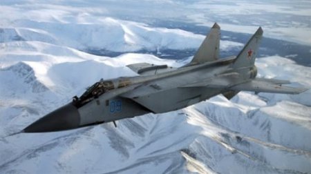 Истребители-перехватчики МиГ-31 поразили условного противника в Арктике