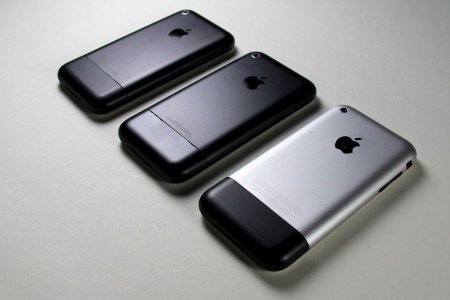 В интернете появились снимки прототипа iPhone 2G чёрного цвета