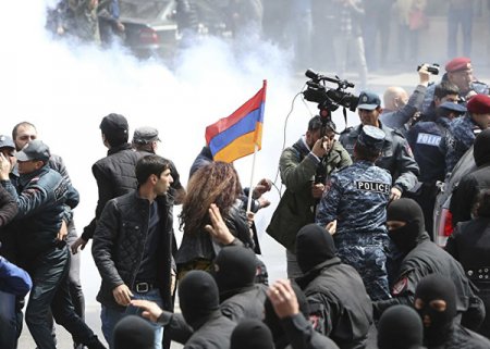 "У противников России есть шансы ввергнуть Армению в хаос"