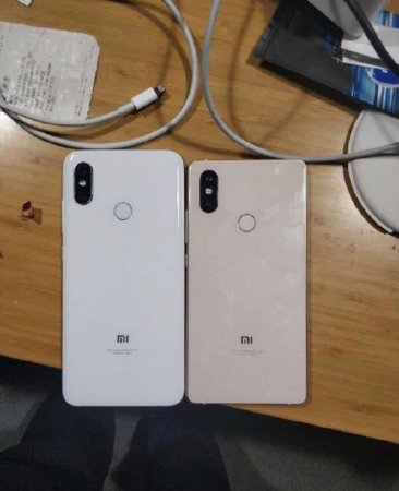 Источники слили в Сеть «живые» фото смартфона Xiaomi Mi 7