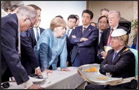 Фото Трампа и Меркель как показатель наметившегося раскола в банде убийц, грабителей и воров (празднично-шутливое)
