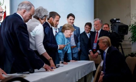Фото Трампа и Меркель как показатель наметившегося раскола в банде убийц, грабителей и воров (празднично-шутливое)