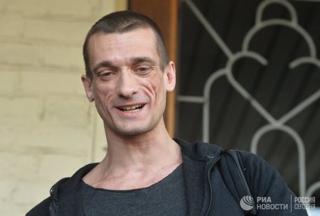 "Защитники художника от России" наплевали на него, когда он сел во Франции