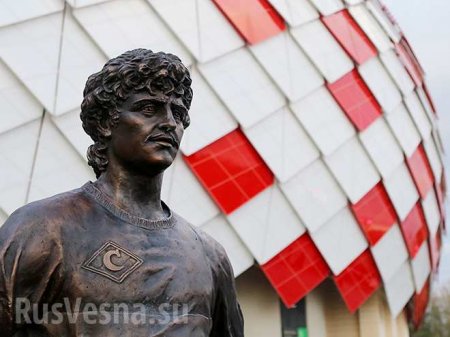 Английские фанаты осквернили памятник великому футболисту Черенкову (ФОТО)