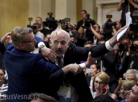 «Он из Pussy Riot, что ли?» — на встрече Путина и Трампа журналист устроил дебош (ВИДЕО)