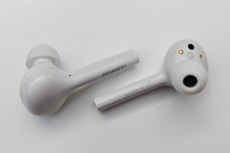 Беспроводные наушники Huawei FreeBuds поступят в продажу 26 июля