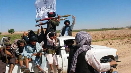 Боевики движения «Талибан» практически взяли столицу афганской провинции Га ...