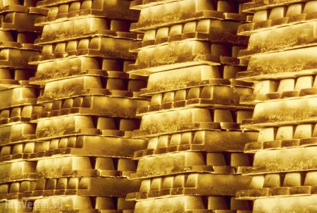 Россия скупает золото, отказываясь от доллара — Bloomberg