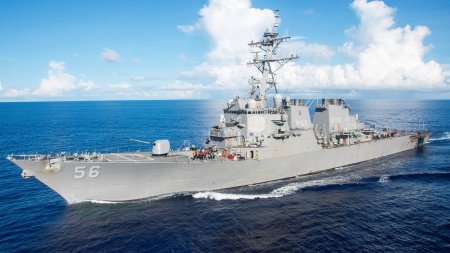 В Персидский залив прибыл эсминец ВМФ США