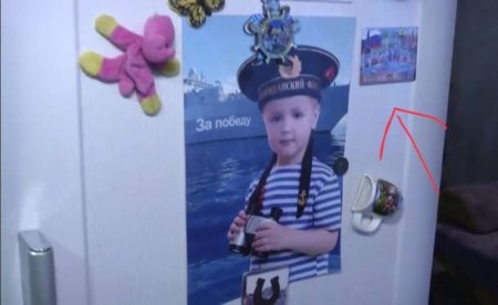В оккупированной Авдеевке Порошенко встретил флаг РФ и бескозырка ТФО