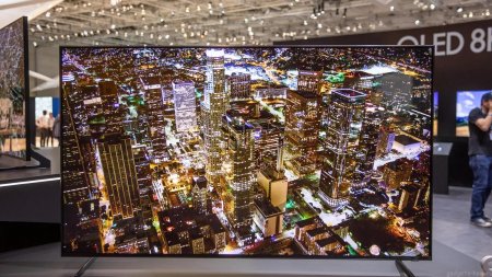 8K-телевизор Samsung с 85-дюймовым экраном обойдётся в 960 тысяч рублей