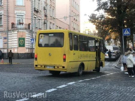 Молебен Порошенко за томос: людей свозят на автобусах и пускают по спискам (ФОТО, ВИДЕО)