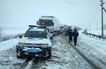 Полиция: из-за непогоды затруднено движение транспорта в пяти регионах