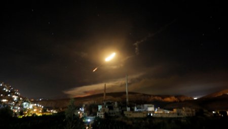 ПВО Сирии нанесли удар по израильской авиации, которая бомбила иранский гру ...