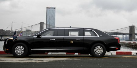 Новый лимузин американского президента впервые показался на публике