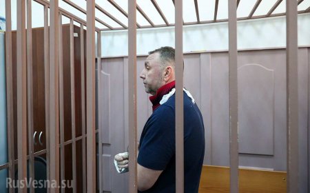 Полковнику ФСБ приносили взятки прямо на Лубянку — подробности громкого дела