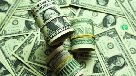 "Ползучий отказ от доллара" начался: центробанки сдают американскую валюту