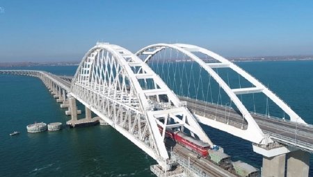 Владимир Путин открывает железнодорожное движение по Крымскому мосту: онлай ...