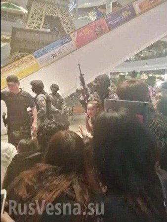«Безумный киборг», безжалостно уничтоживший множество посетителей торгового центра, сбежал от спецназа (ФОТО, ВИДЕО)
