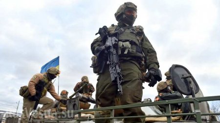 В Киеве вводят спецпропуска, а улицы будут патрулировать военные (ВИДЕО)