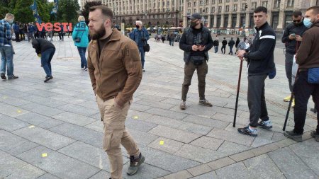 «Стоп реванш»: неонацисты кошмарят Зеленского в Киеве (ФОТО, ВИДЕО)