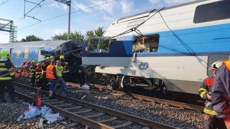 Страшное столкновение поездов в Чехии: множество постращавших (ФОТО, ВИДЕО)