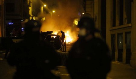 Париж в огне: погромы в центре французской столицы (ФОТО, ВИДЕО)